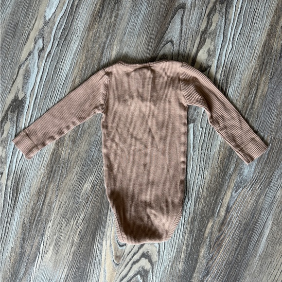 Jamie Kay Baby Bodysuits & Quincy Mae Bottoms Bundle - Picture 3 of 13